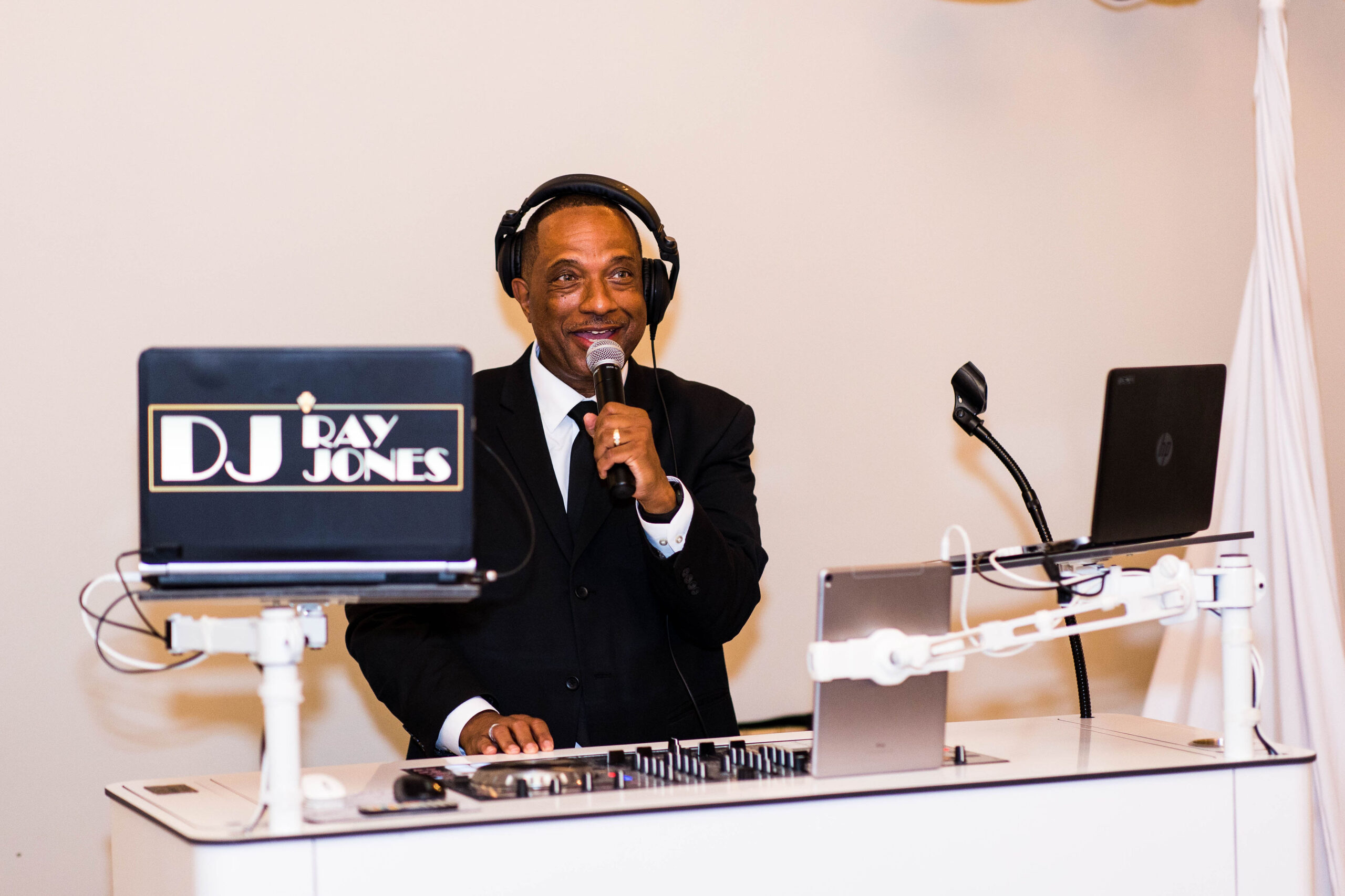 7P7A3572 Photo of DJ Ray Jones